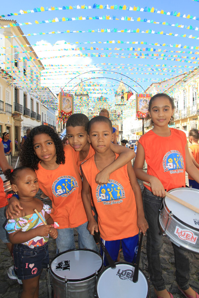 09 Junge Trommler vor der Franziskus-Kirche in Salvador
