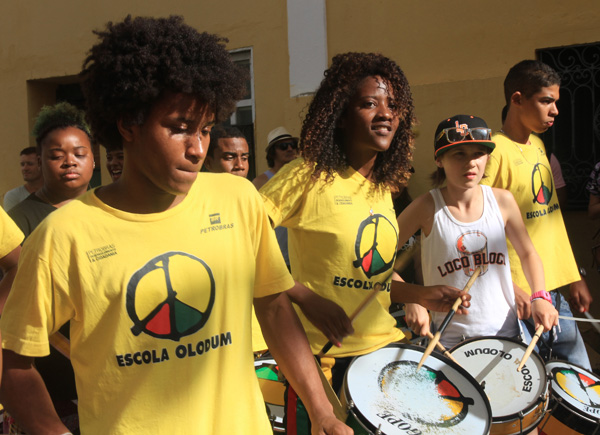 10 Olodum ist der Name einer Stiftung die sich um Kinder und Jugendliche in Salvador kümmert
