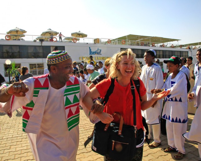 Begrüßung deutscher Touristen in Assuan